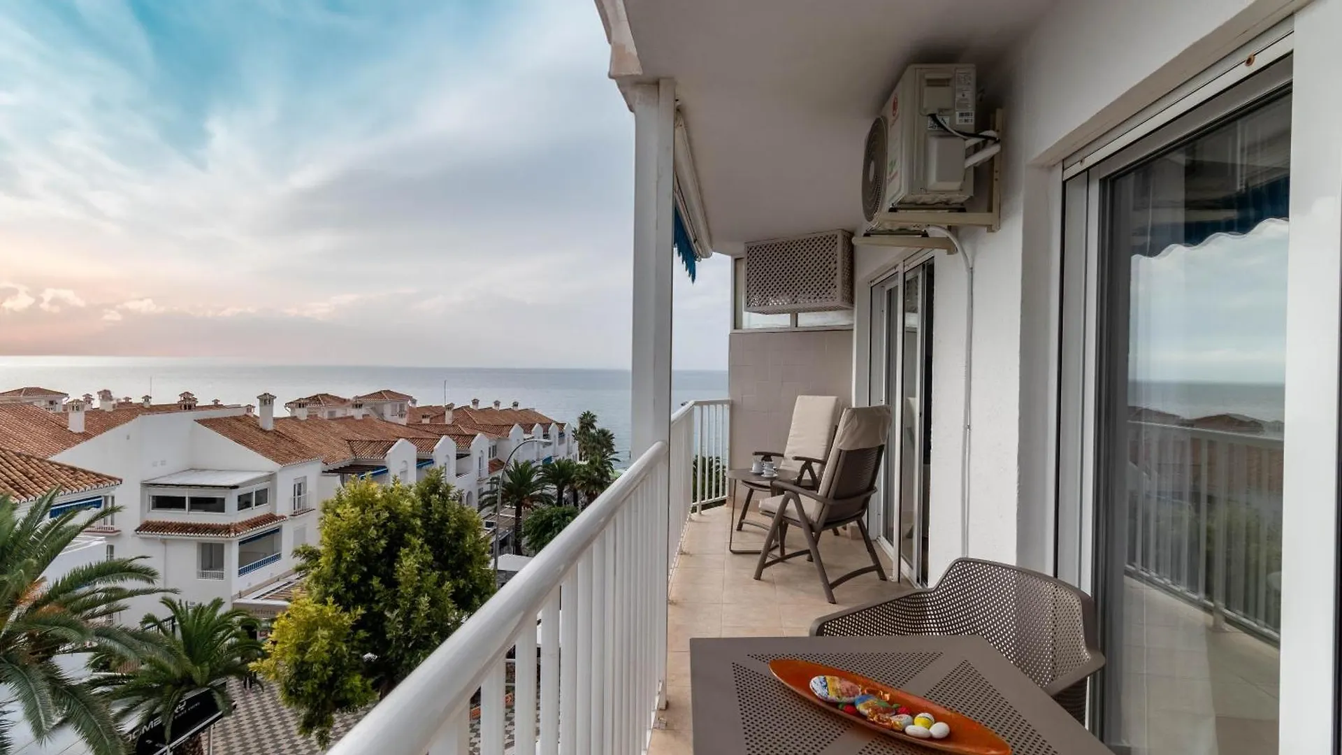 Rentitspain Descanso Y Confort Frente Al Mar Mediterraneo 네르하 0*,  스페인